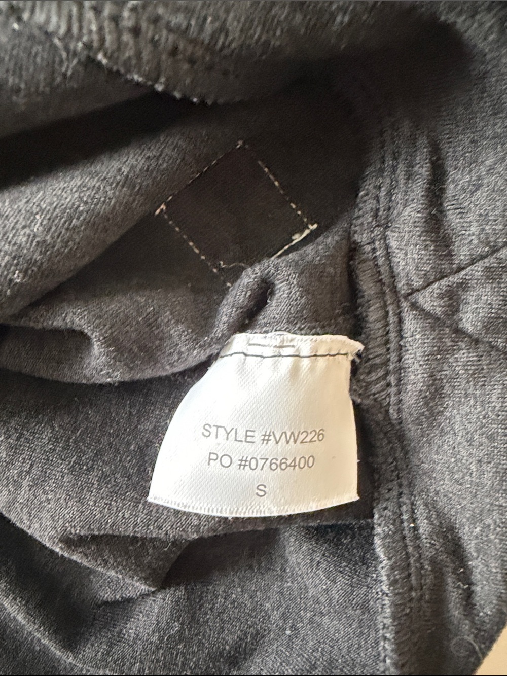 Vuori womens’ Black pull over Hoodie Sweater - Picture 4 of 6